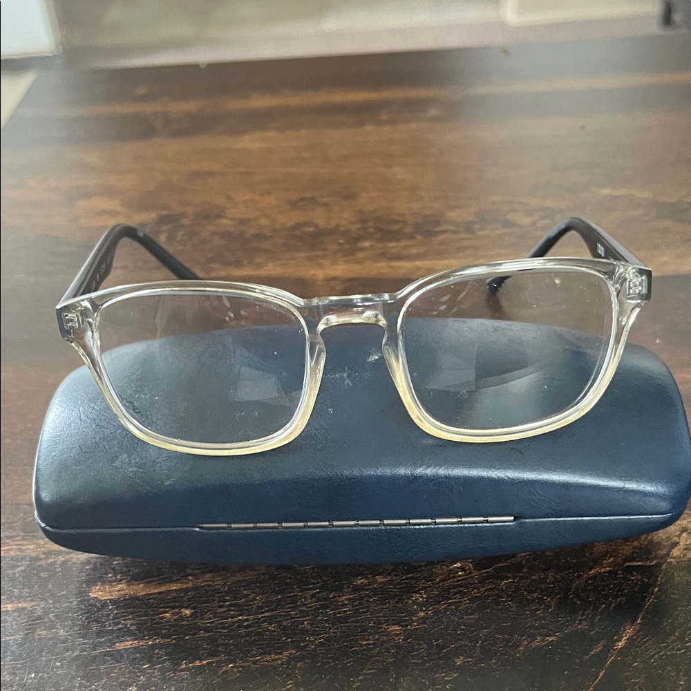 Modern Gray and Black Rectangular Glasses